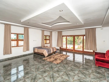 8 Bedroom House