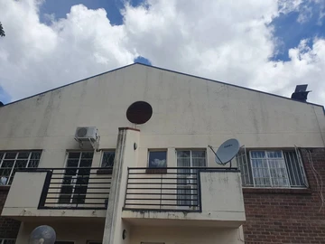 2 Bedroom Flat & Apartment