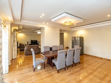 5 Bedroom House