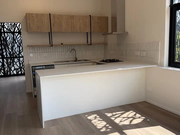 2 Bedroom Flat & Apartment