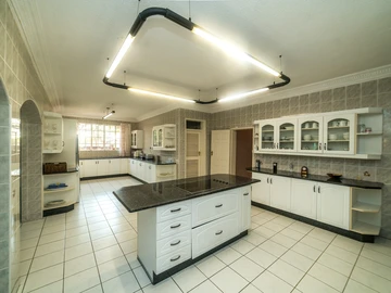 5 Bedroom House