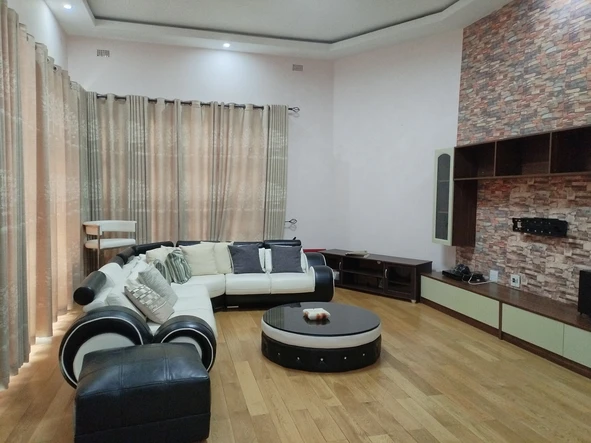 5 Bedroom House