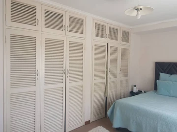 2 Bedroom Flat & Apartment