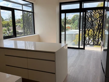 2 Bedroom Flat & Apartment