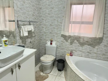 3 Bedroom Flat & Apartment