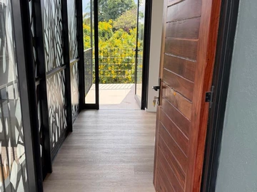 2 Bedroom Flat & Apartment