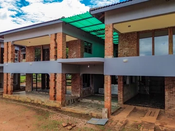 8 Bedroom House