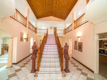 5 Bedroom House