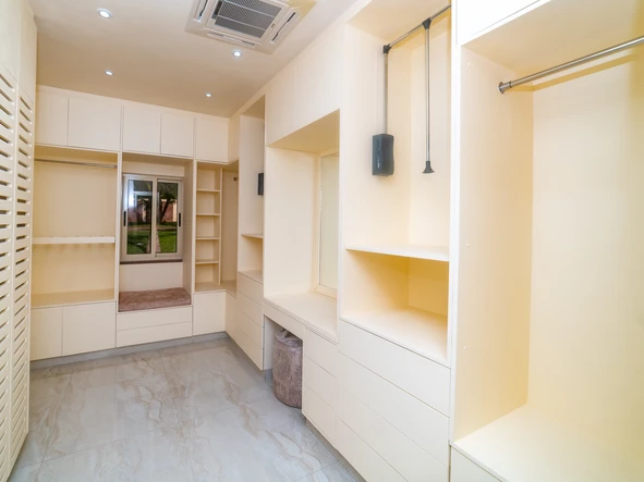 9 Bedroom House